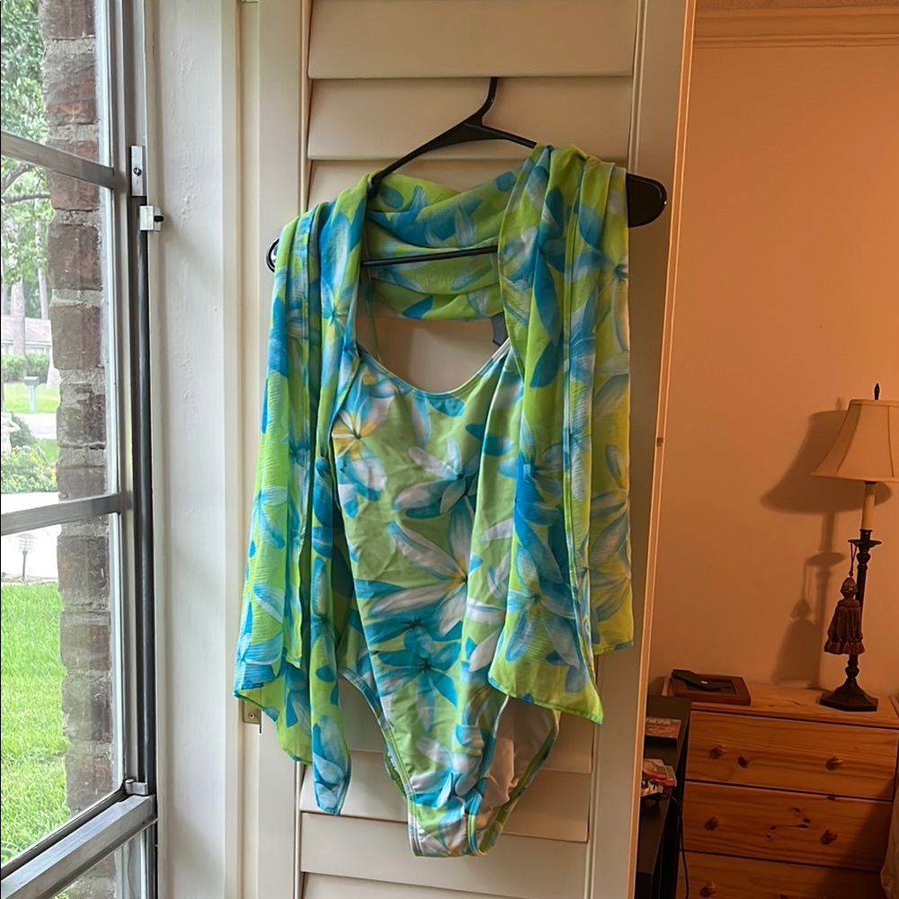 4/$25 SALE VINTAGE SESSA Tropical One Piece with Matching Sarong Size 8